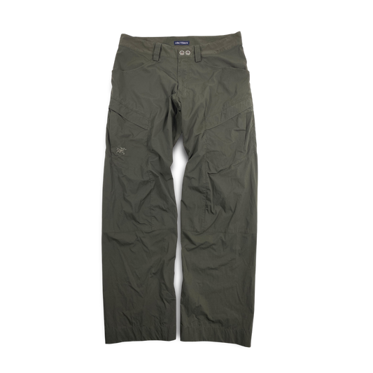 2000s Arcteryx cargo hiking pants with multiple pockets